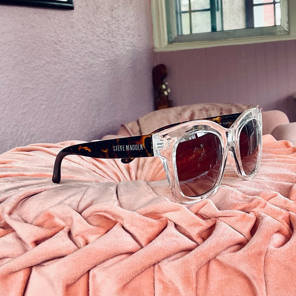 STEVE MADDEN STYLISH SUNGLASSES
